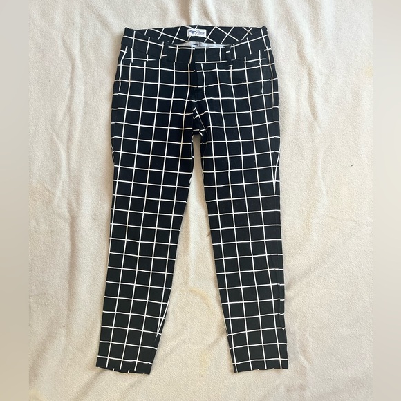 Old Navy pixie pants size 2R - Picture 1 of 5
